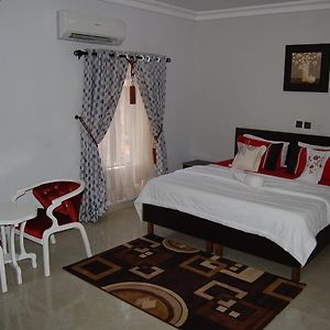 Nue-Crest Hotels&Suites